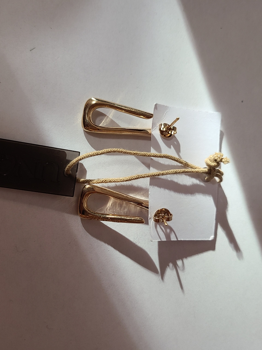 UNO de 50 Gold Sculpted Drop Earrings - Picture 2 of 2